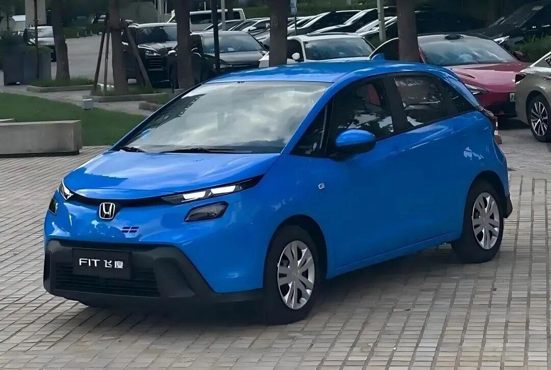 新款飞度杀疯了？限量3000台+一口价6万起，燃油小车要逆袭纯电？[吃瓜]