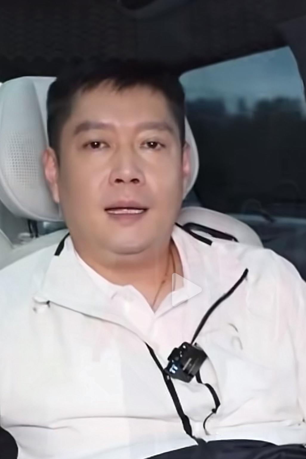 邱贻可谈到弟子莎莎输球时说道：看到莎莎走在北京的街头，把一件外套套在了长袖运