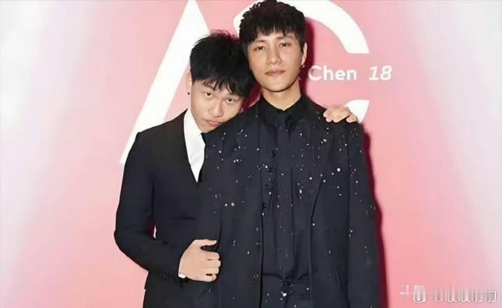 这才是，今天娱乐圈最大的瓜。12做4日，49岁的陈坤，冲上热搜，这一次，不是