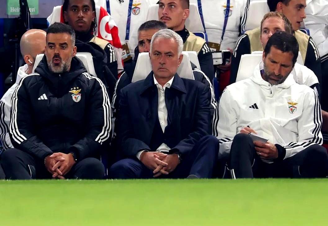 穆帅希望尤文图斯33岁边锋，加盟本菲卡，再次合作。塞尔维亚球员科斯蒂奇现年33岁