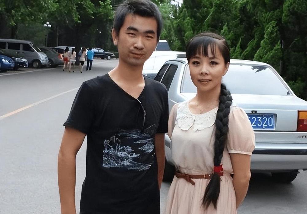 被穷小子提分手？王二妮这波操作太戳心！2007年，王二妮刚因《星光大道》爆红，青