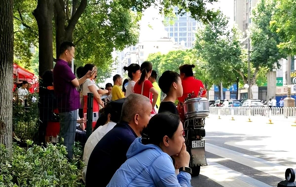 职场里，永远不要相信情感！41岁，勤勤恳恳当牛马20年，卷绩效，卷kpi，兢兢