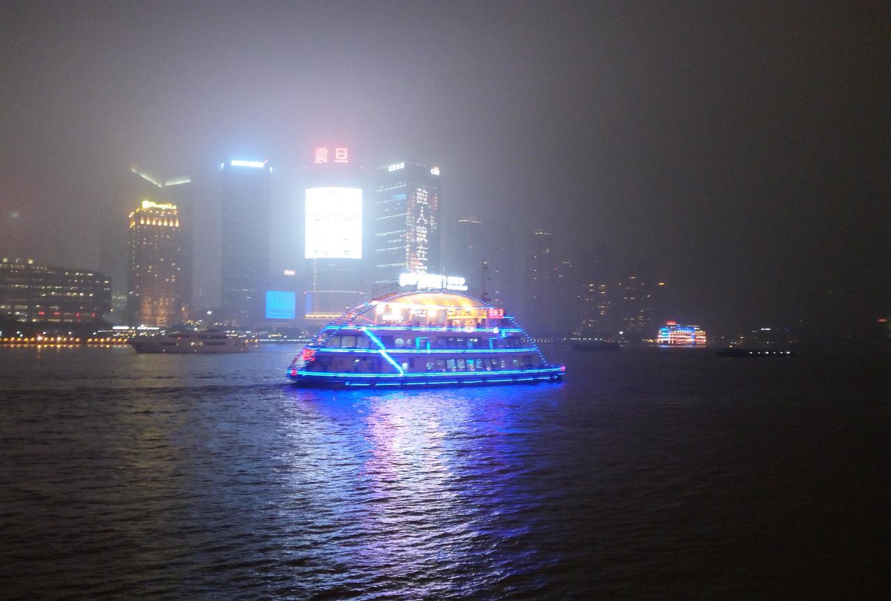 独裁制和民主共和制哪个好，这是个复杂的问题。独裁制下，权力高度集中，政策执行速