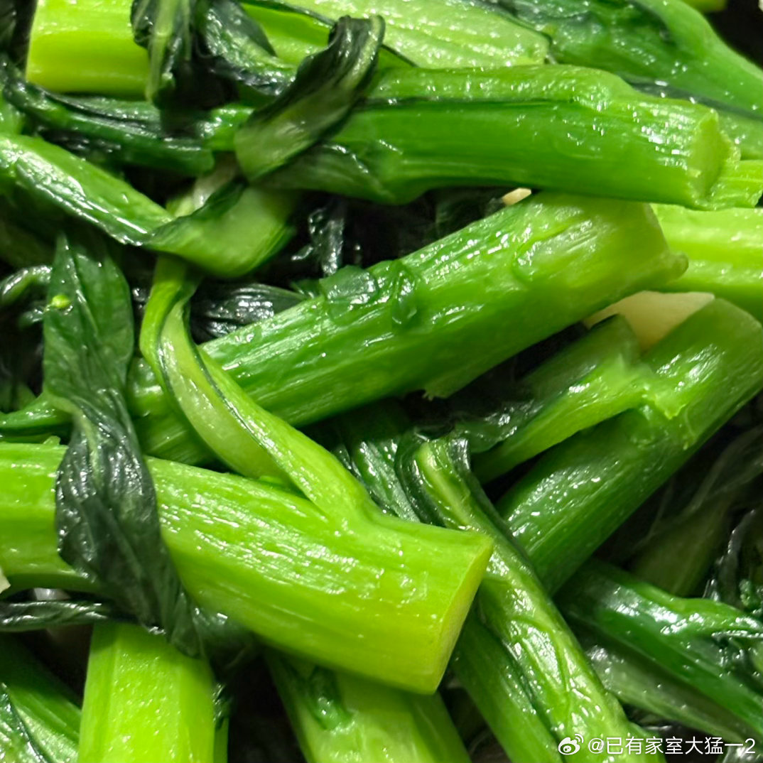 吃饭！今晚吃烧肉和炒青菜！太好吃了！[大笑]​​​