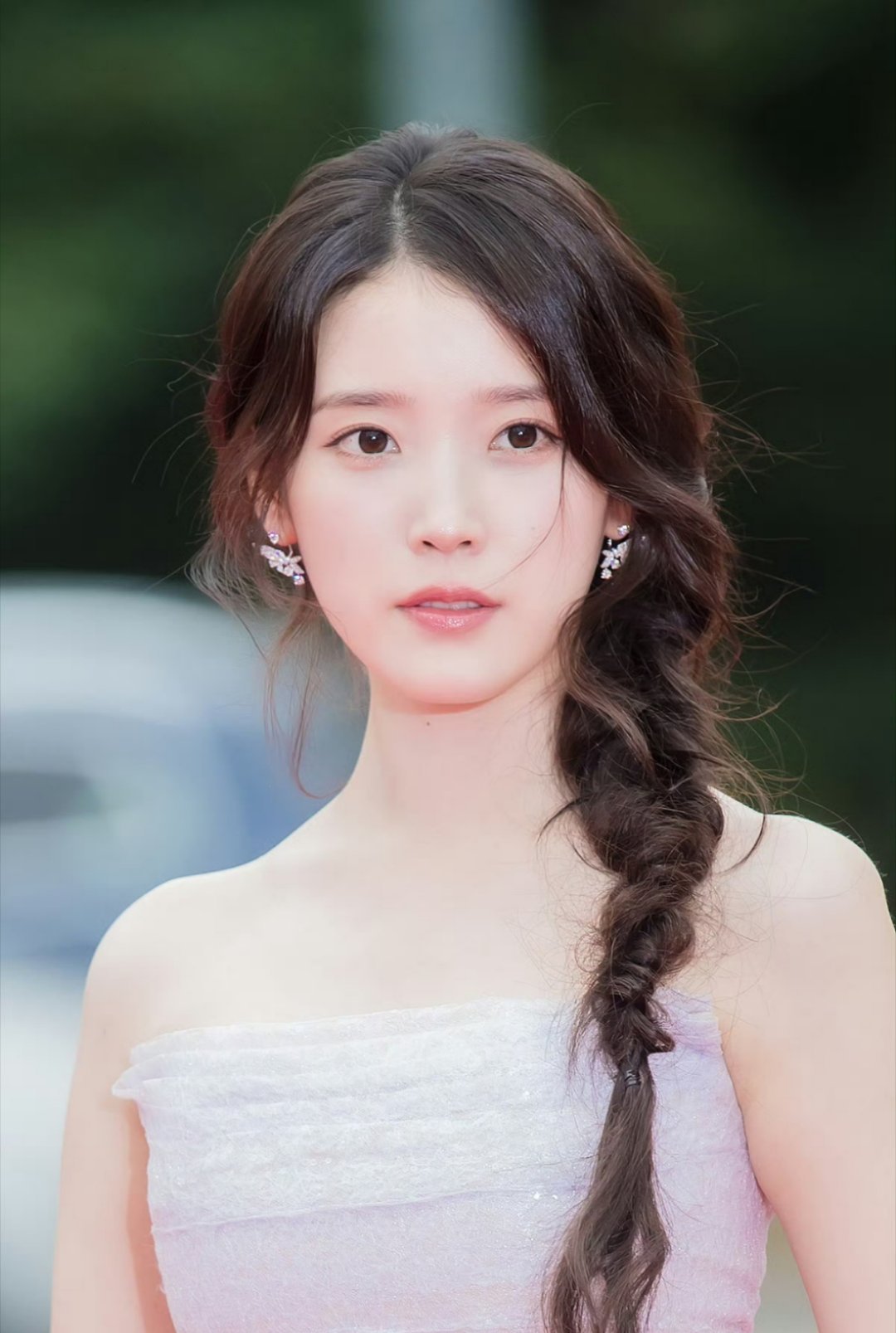 IU首尔电视剧大赏造型IU人美，做什么造型都美恭喜姐姐拿下最佳女主角