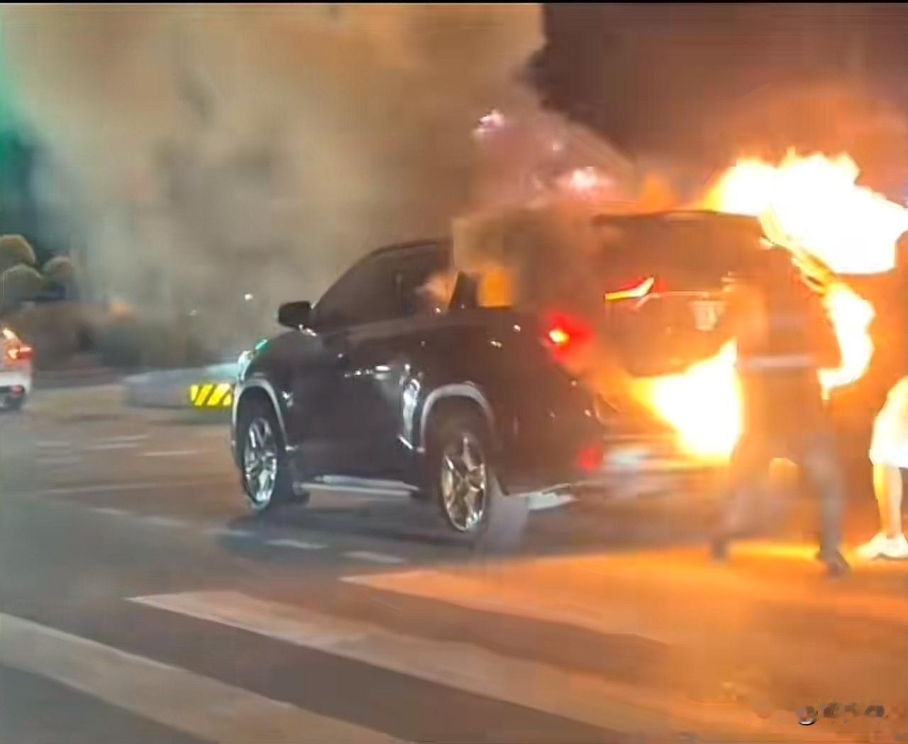 四川邛崃代驾司机折叠电瓶车爆炸烧毁车主一事，对于代驾司机来说并非坏事倒霉事，很多