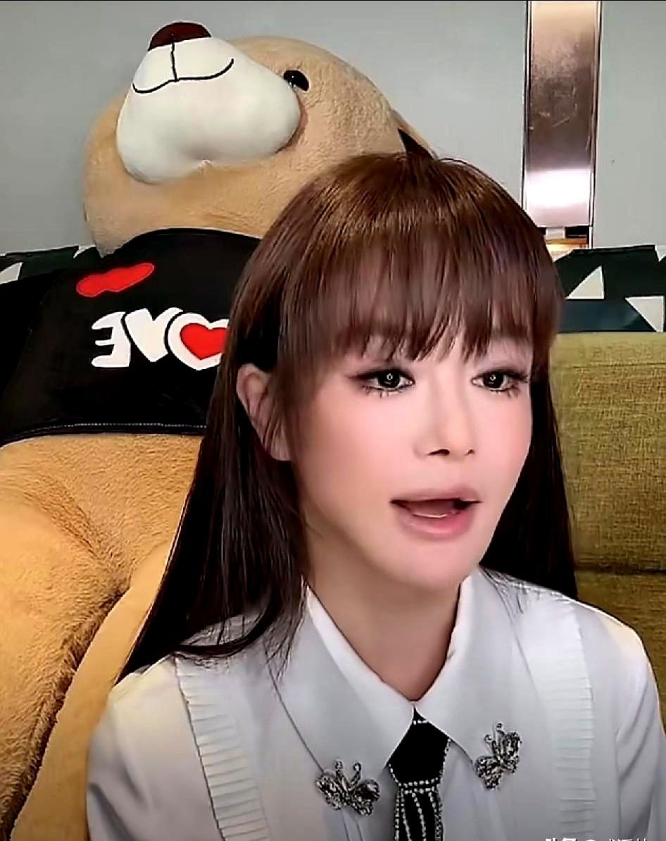 她把不体面的那一面摆在台面时，很多人愣了。闺蜜追问胆子从哪儿来，冉莹颖坦白：有