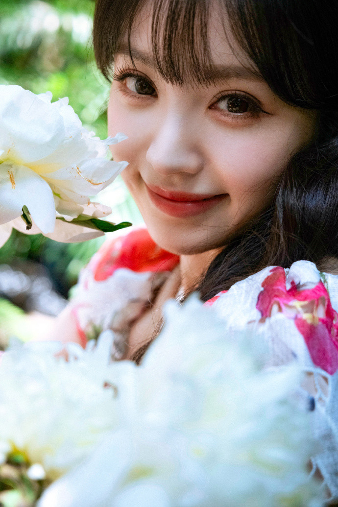 田曦薇田曦薇 女娲毕设级别的美貌​​​