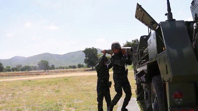 当地时间7月25日上午，柬埔寨副首相兼外交大臣布拉索昆，召集了包括中国和美国在内