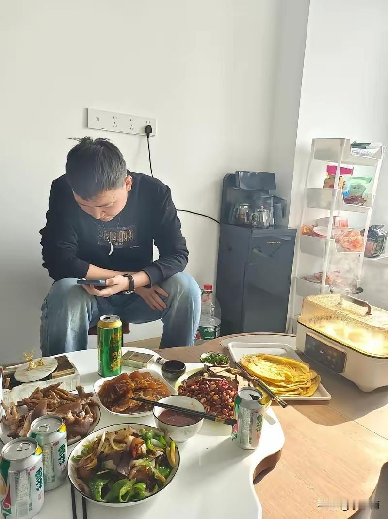 过年才发现，农村里的大龄剩男，有些都已经“变质”了！​我们村里就有好几个男子，