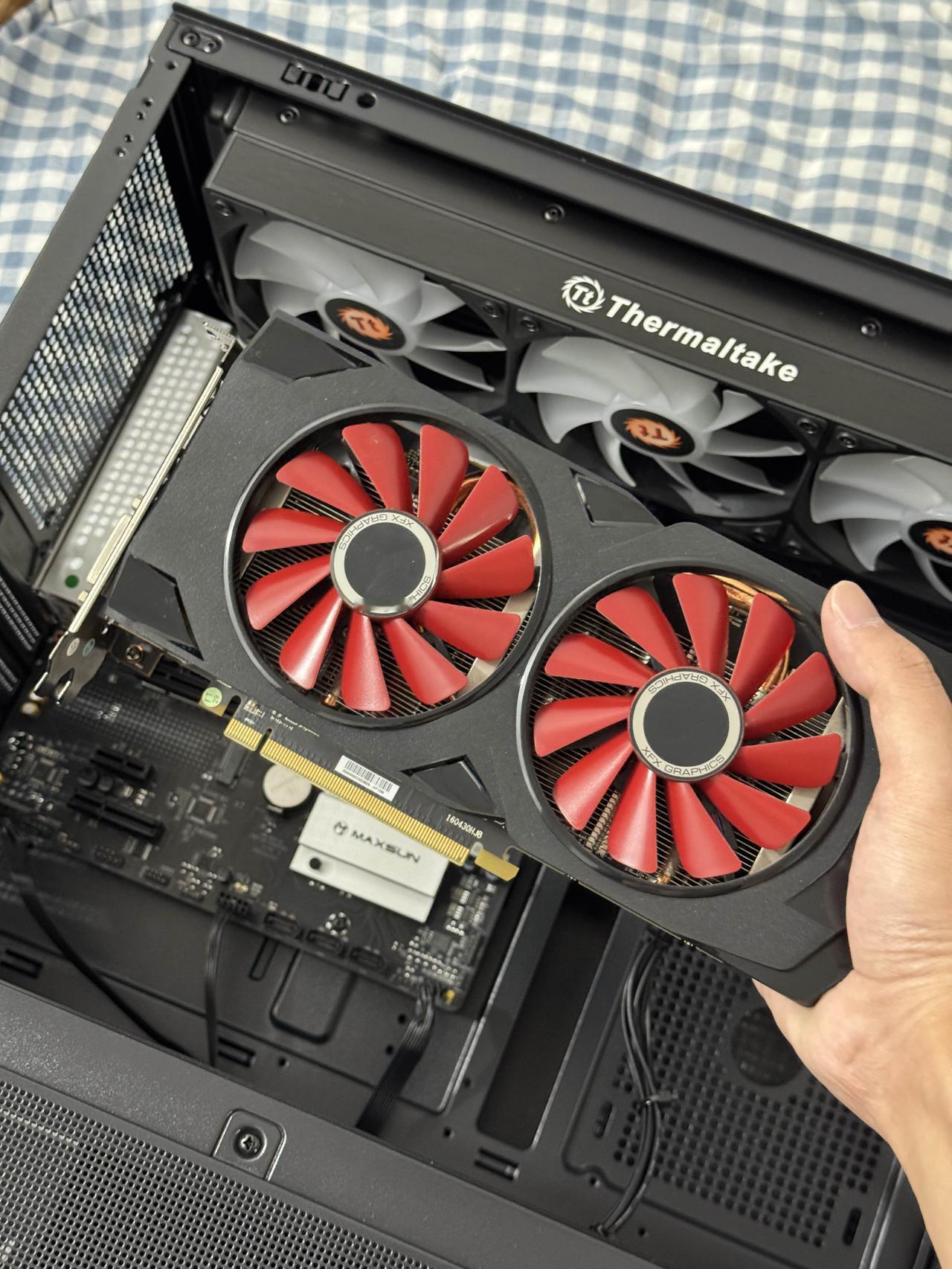 RX580应该可以算是AMD最经典的一款显卡吧？三潮元老级别，时至今