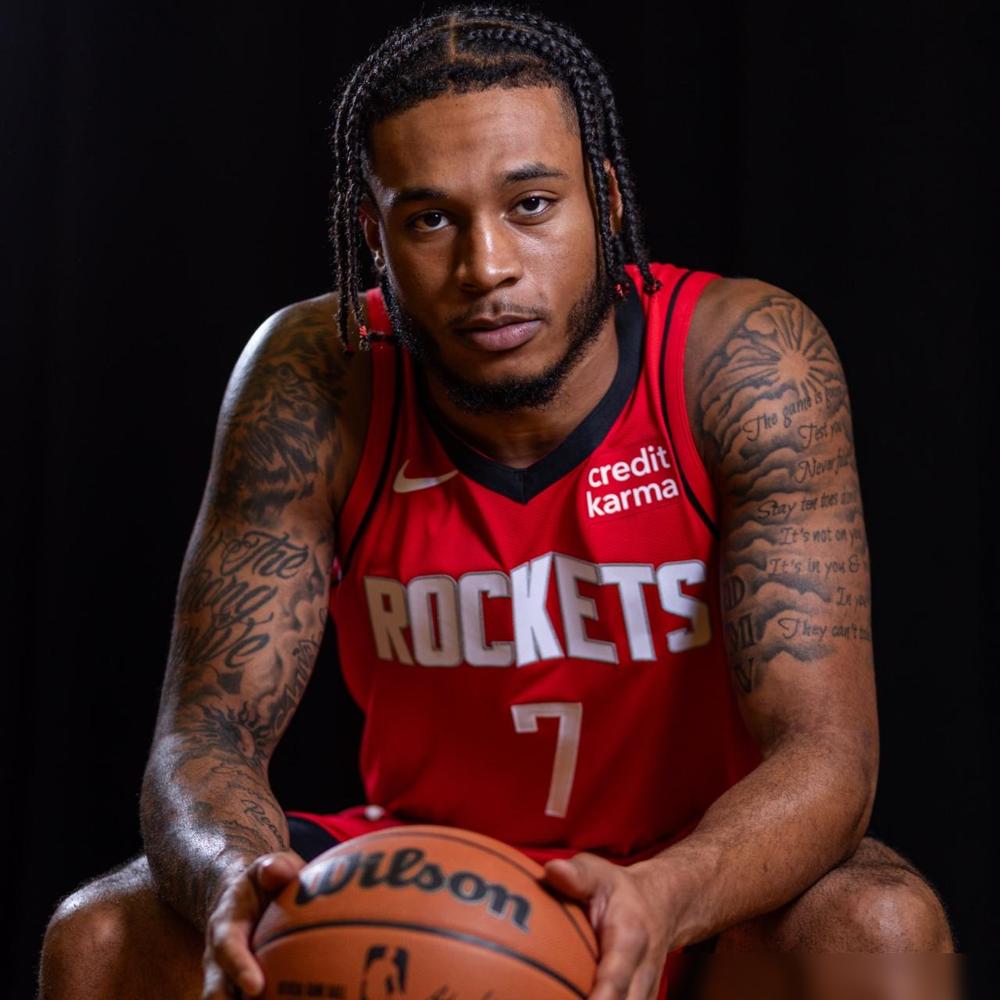 午间看了下新闻，全是火箭旧将的坏消息：1.白魔被诊断出了右肩有深静脉血栓问题，