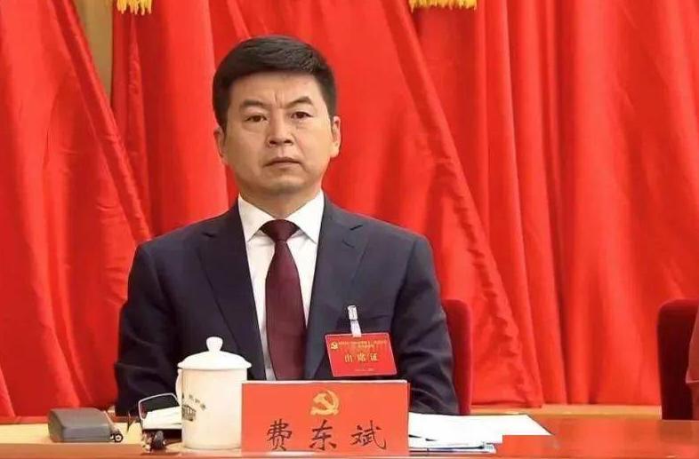 沈阳铁路局，是费东斌职业生涯中，工作时间最长的一个单位，费东斌从长沙铁道学院毕业