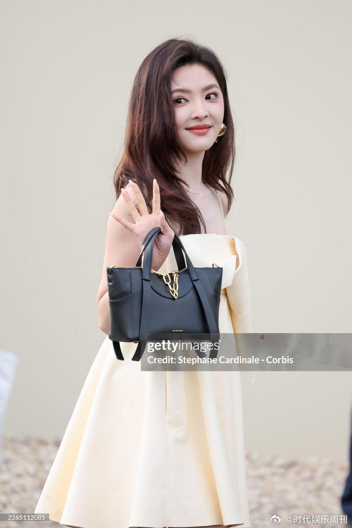 Givenchy大秀生图Givenchy生图章若楠黄色蝴蝶结吊带裙章若楠这件黄色
