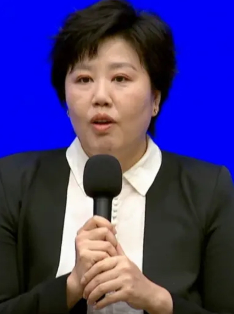 于蕾这回慌了！春晚总导演位置要不保了于蕾这次压力不小不是因为节目演得不好