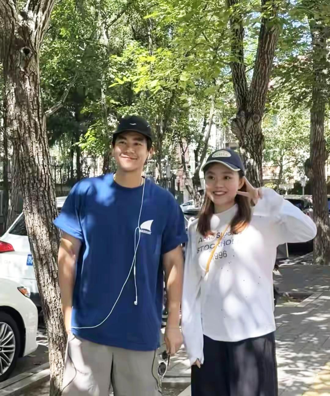 43岁彭于晏被偶遇！北京街头遛弯像大学生，这状态绝了[比心][比心]9月6日傍