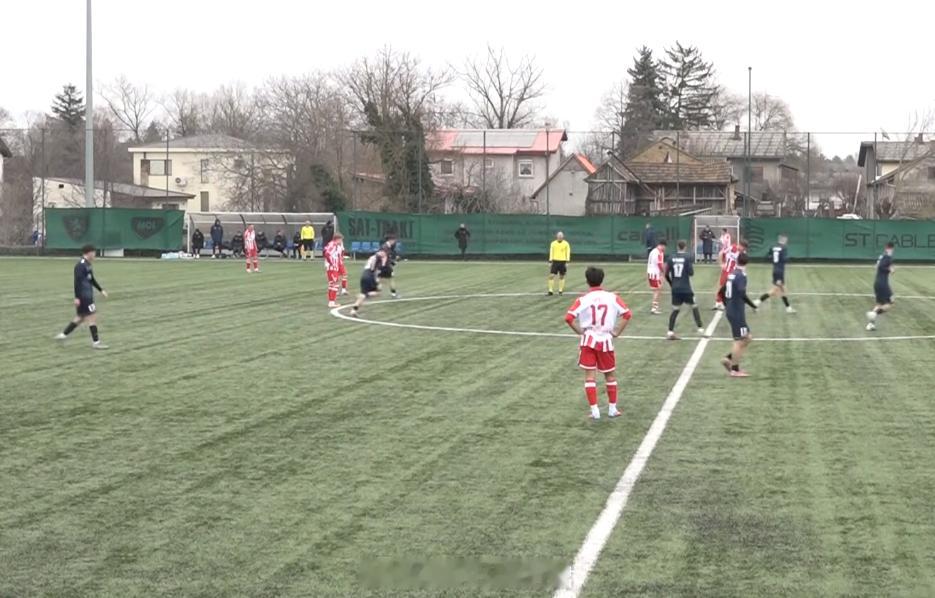 万项根据官方发布的全场比赛录像，万项在红星U17队的正式比赛首秀被安排在了右边