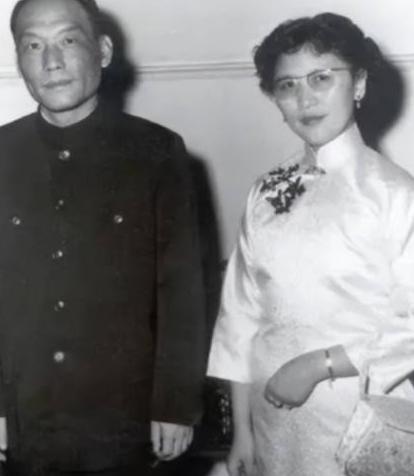 1982年，中央统战部副部长熊向晖已经63岁了，从领导岗位上退下来。叶剑英知道后