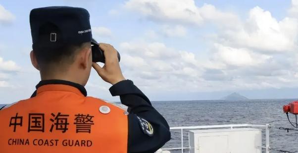 离开火只差一步！中方不再忍让，解放军三舰堵住菲律宾“国门”。9月27日，黄岩岛方
