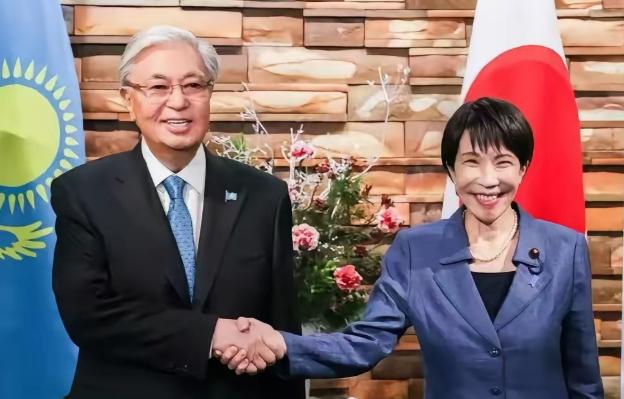 哈沙克斯坦发现大量稀土矿，要供美日，通过俄罗斯运出去不太可能，走中国运费最便宜，