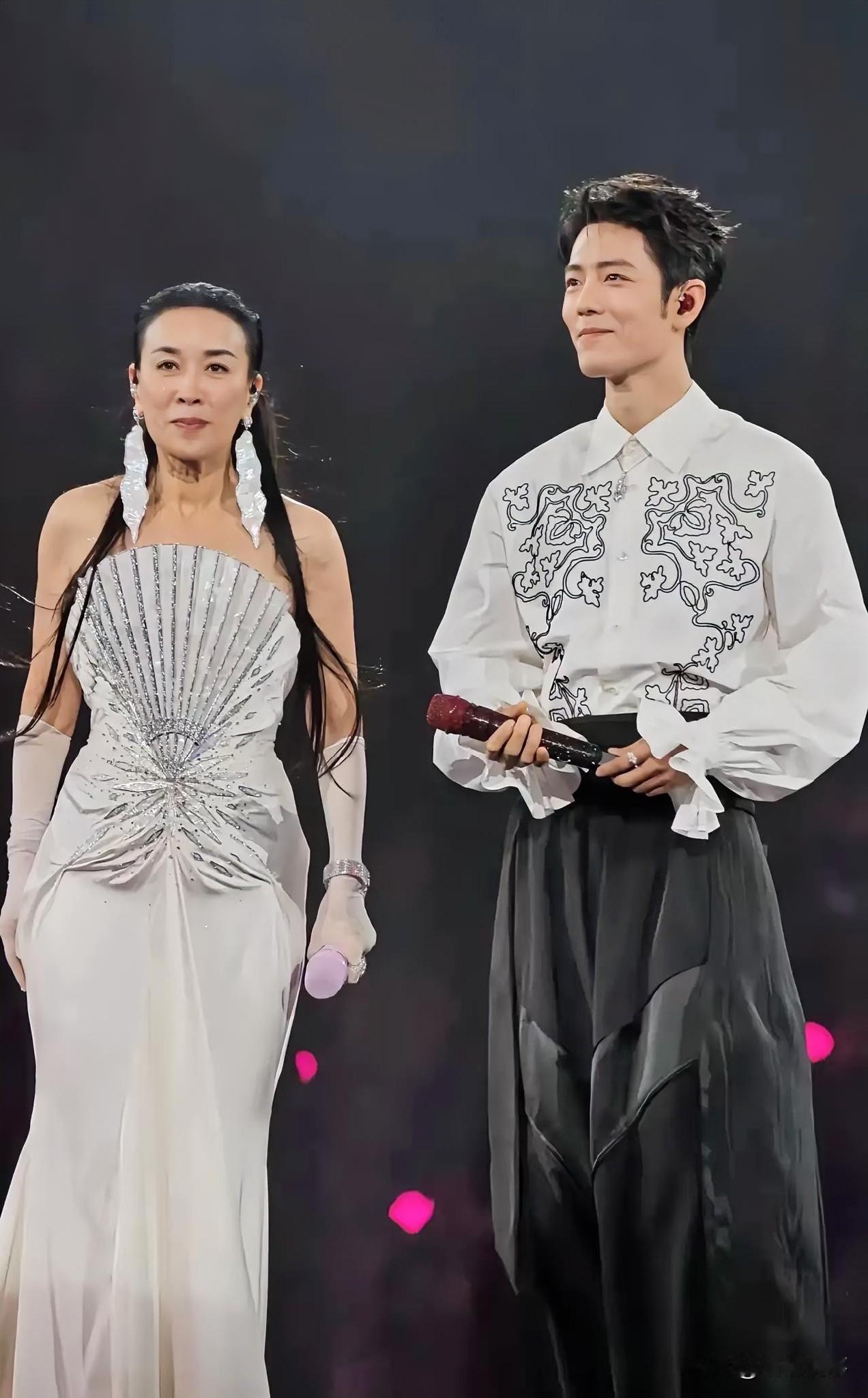 那英演唱会最圈粉的一幕，不是歌，也不是衣服。不是因为肖战突然现身吓了大家一跳
