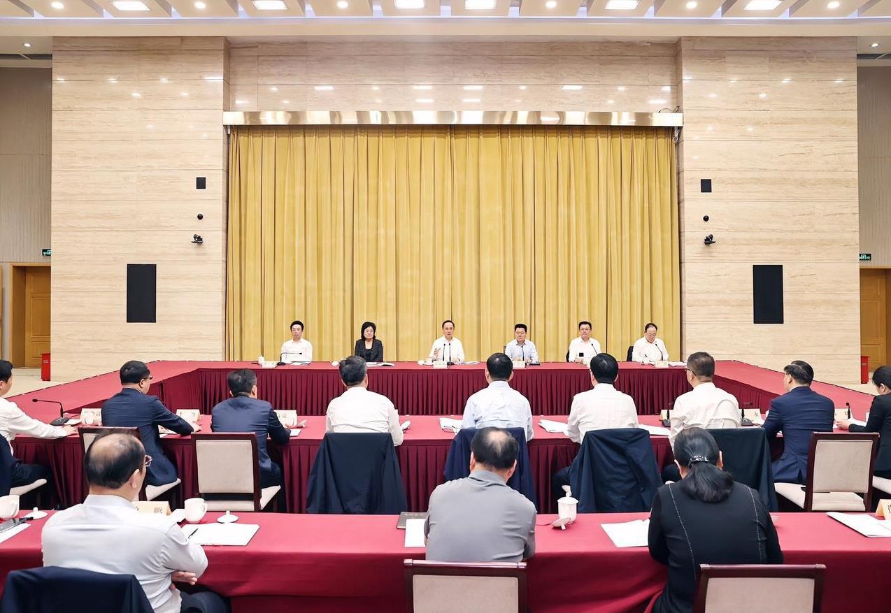 #高看徐州#9月26日，市委书记宋乐伟主持召开县（市、区）委书记座谈会，听取对