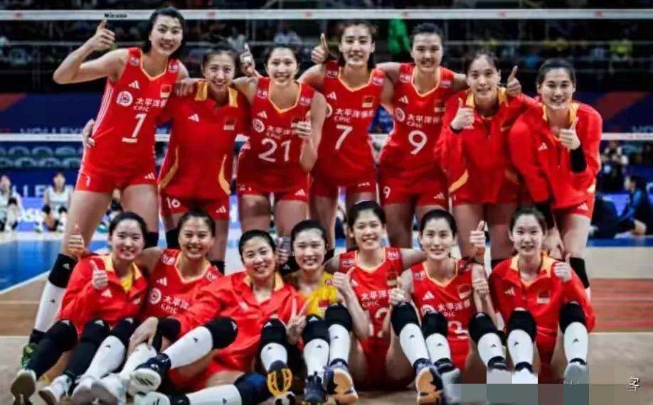 泰国女排世锦赛中国队正在完成新老交替；主攻：17岁黄悦鑫——19岁董禹含——