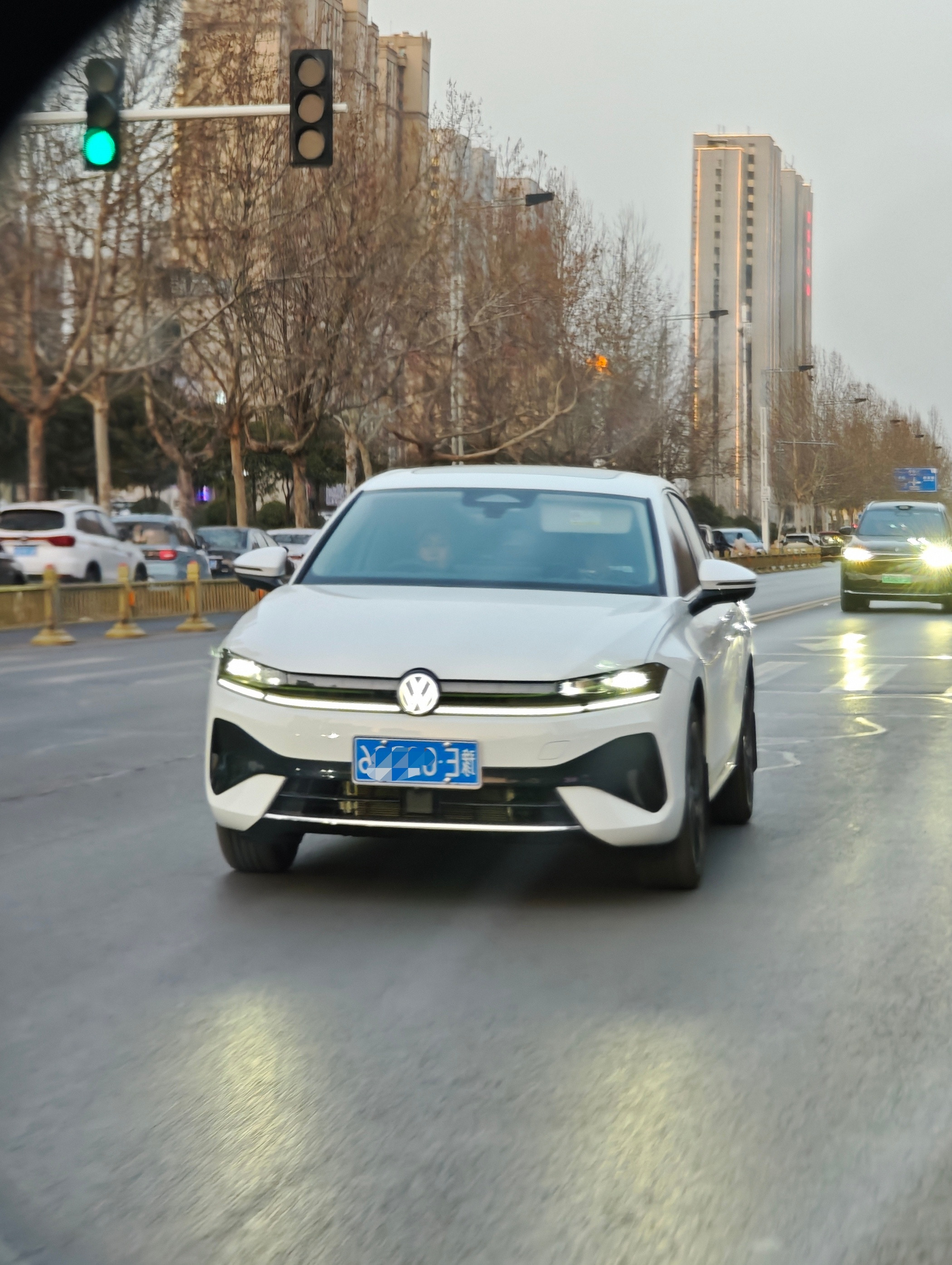 全新速腾上市有几个月了，路上见的真不多实车外观看着不错，是终端价格太高了吗？