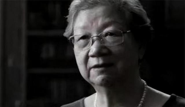 刘思齐于2022年病逝，李敏和李讷均未现身葬礼，四个孩子同框时的表现有哪些值得关