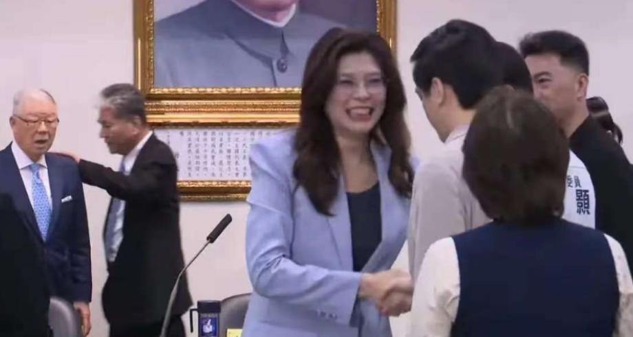 即将访问大陆，郑丽文向大陆最新喊话，让赖清德非常无奈！当前，国民党主席郑丽文