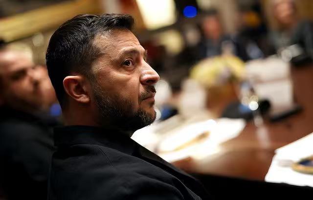 泽连斯基，对于乌克兰来说，是一场灾难；但对我国却是一个重要功臣！第一，他让我们不