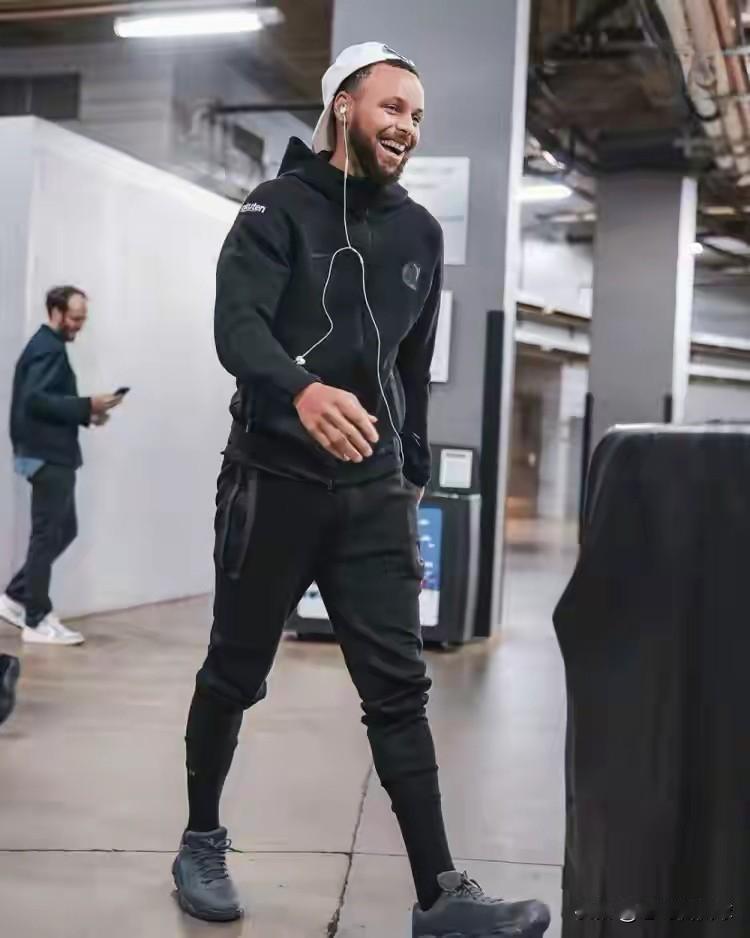 下面是一条关于勇士超级球星库里的好消息！众所周知，今天库里将会在主场迎战森林狼的