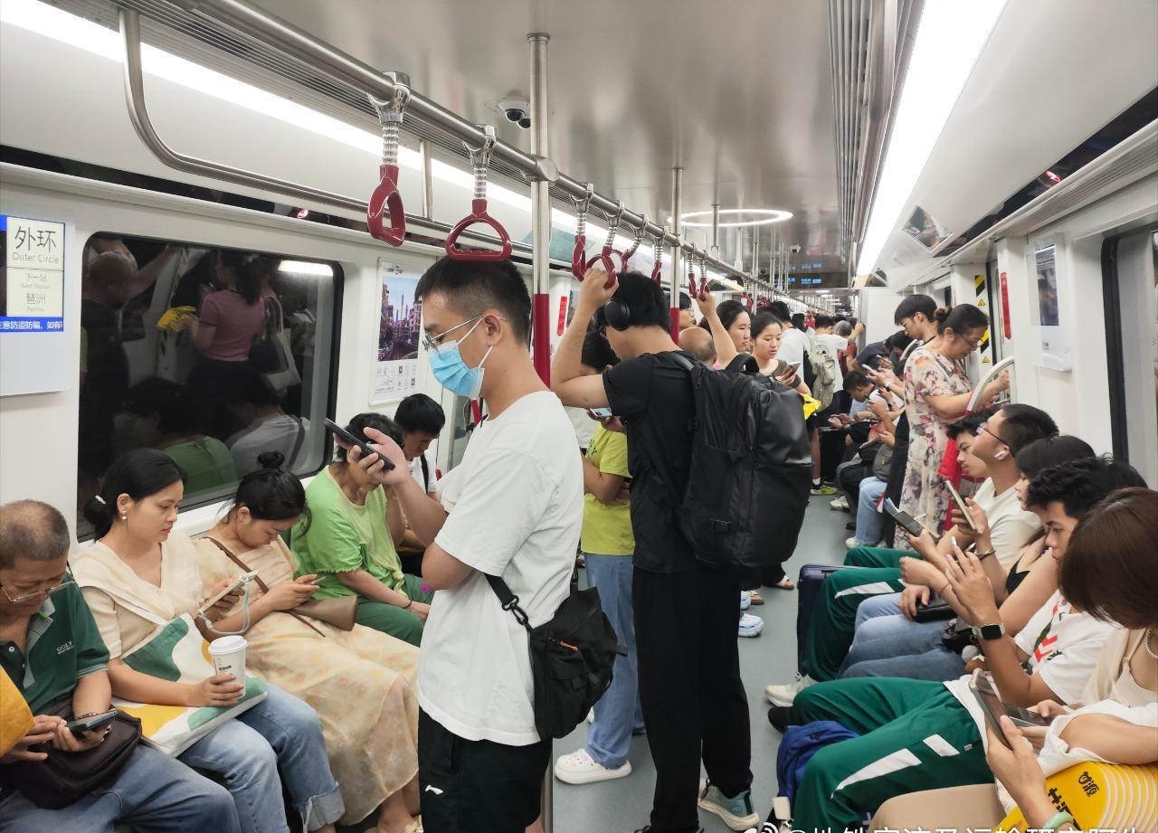 图1-图3均为广州地铁11号线（8A环线）客流画面：图1，18：07赤沙→琶洲