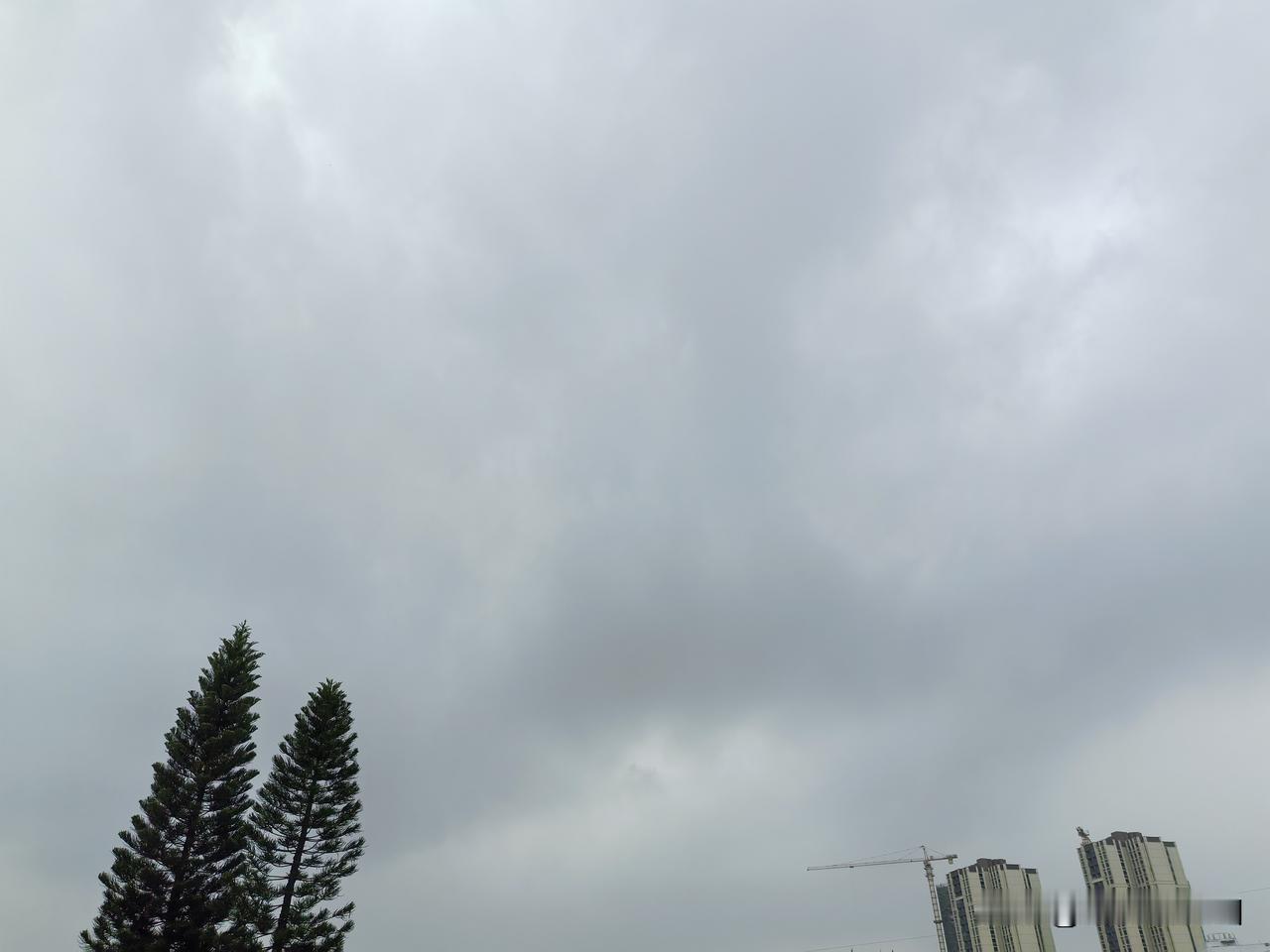 雷雨来给广东降火啦！部分地区喜提降温雨，但广东高温风仍然继续吹！未来3天，粤
