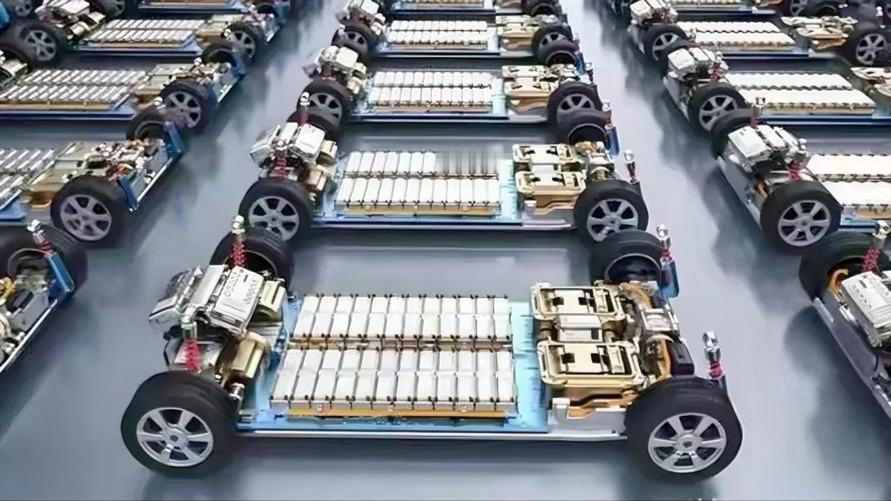 中日韩攻坚10余年，固态电池为何迟迟无法量产？续航破千、安全防爆、耐极端温