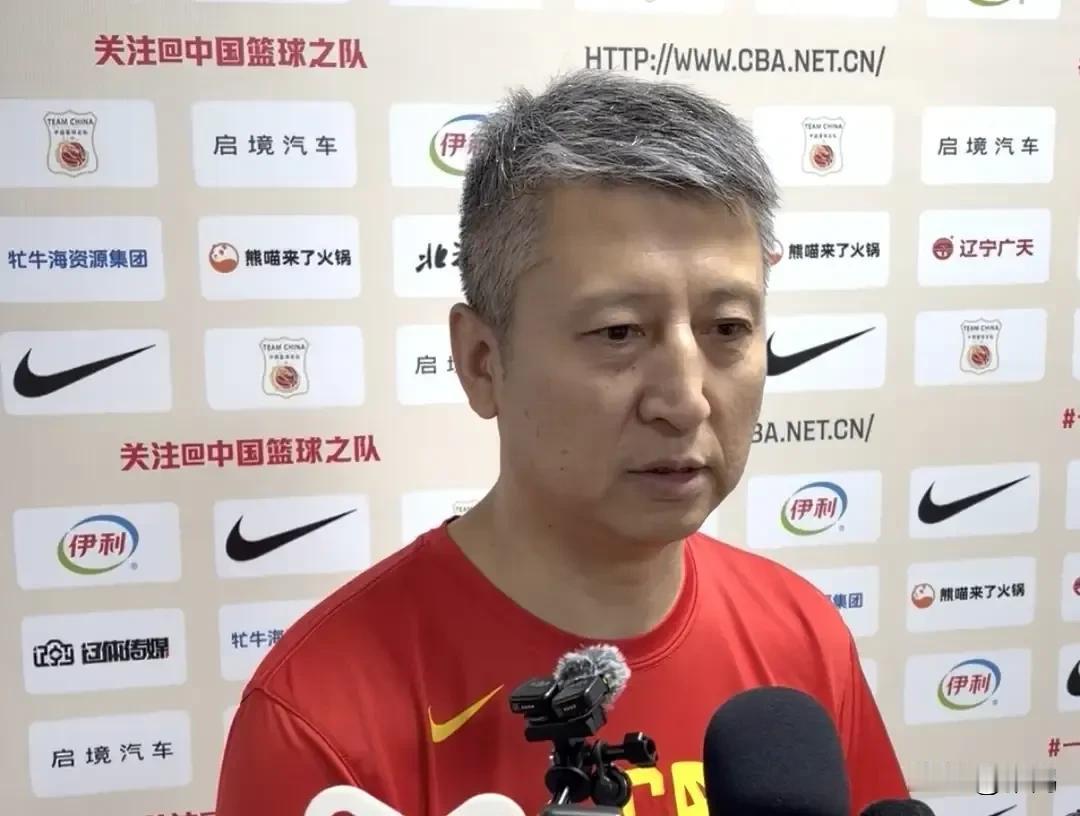 中国男篮惨败日本的责任不能郭士强一个人承担。但他肯定是没有给球队积极的贡献。赛前