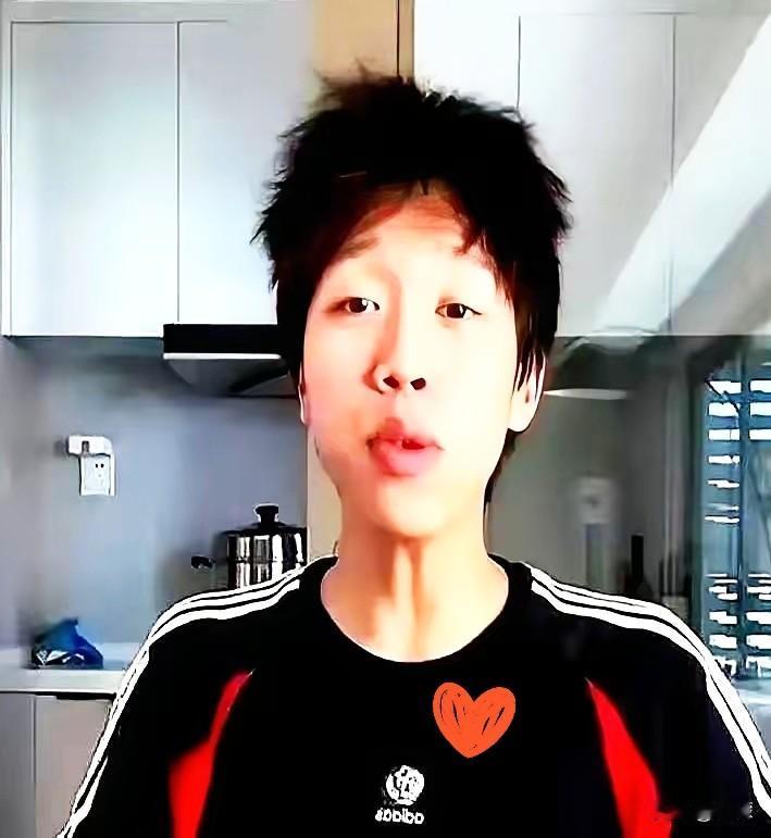 中戏表演系主任前脚投案，他侄子后脚就进了学校。走的不是统招，是个跟俄罗斯合作