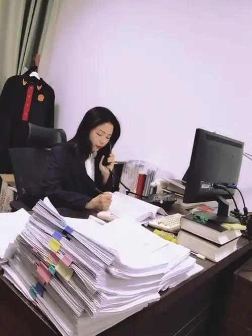 我家闺女正经法学专业毕业，早早拿下法律职业资格证，本该前途光明，却在司法局劳务派