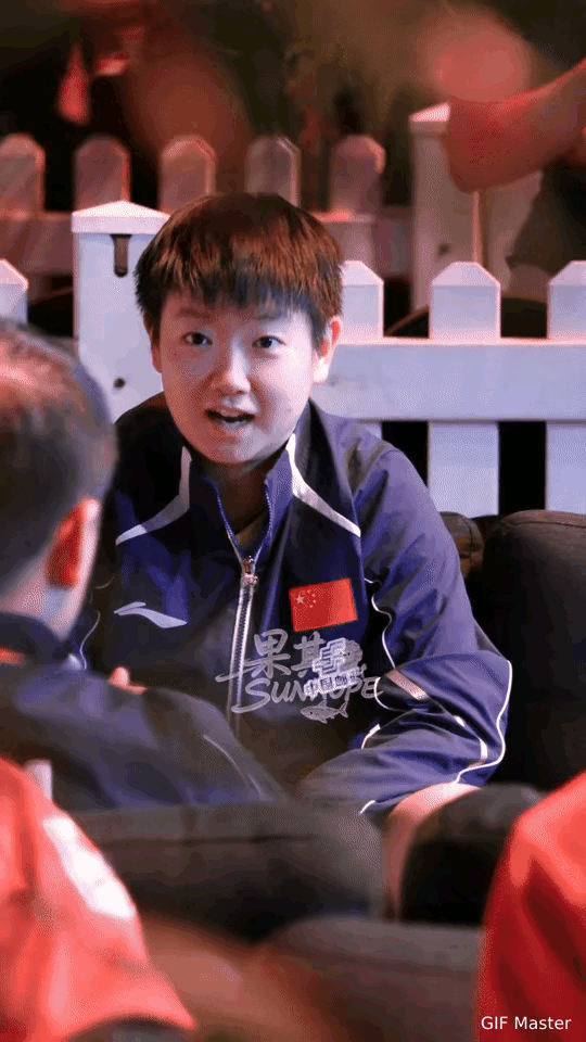 别再被孙颖莎骗了！场上有多凶。场下就有多真。别人红了玩套路。她红了还