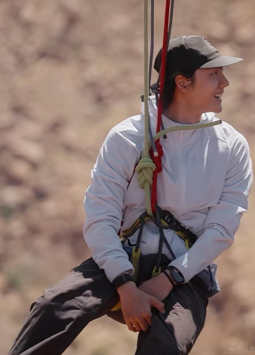 王一博分享上厕所视角谁能想到我有一天会羡慕一个厕所视角？？王一博你是懂分享的，拉