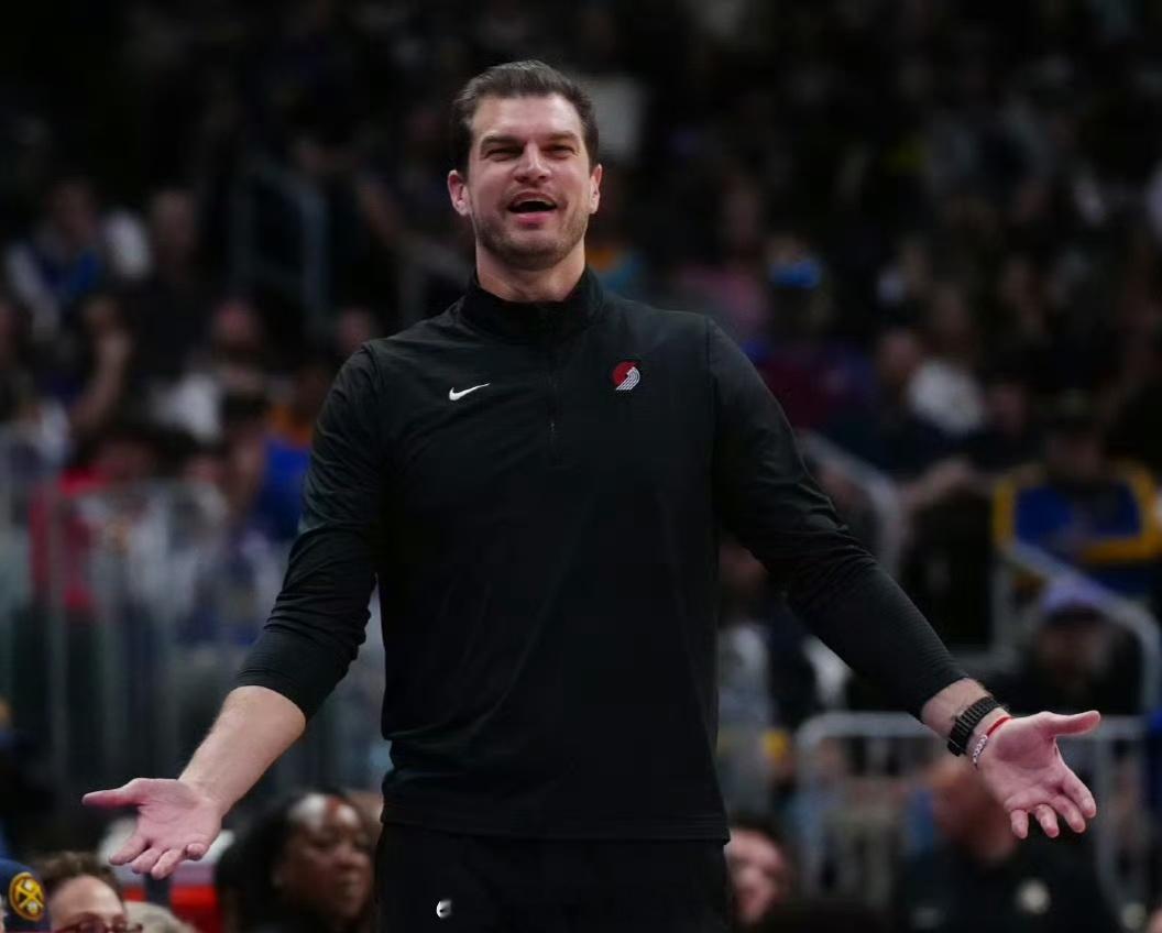 记者EvanSidery报道：波特兰开拓者队计划与临时主帅斯普利特解除合同。球