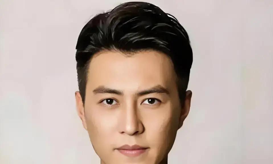 胡歌被靳东当场拒绝免单不是翻脸，是规矩。2014年胡歌去靳东常去的日料店，