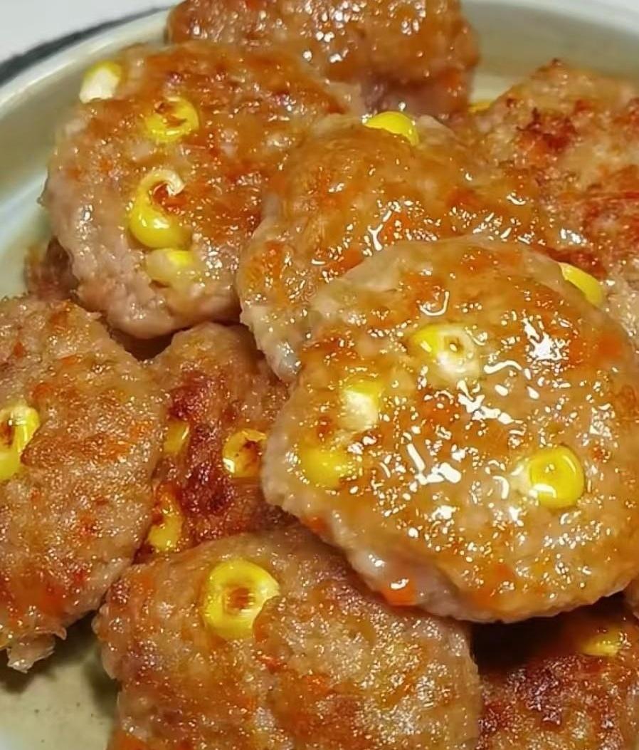 谁能想到，爬山爬到腿软的一天，最后竟被一盘莲藕肉饼给治愈了？上周末天气不冷不