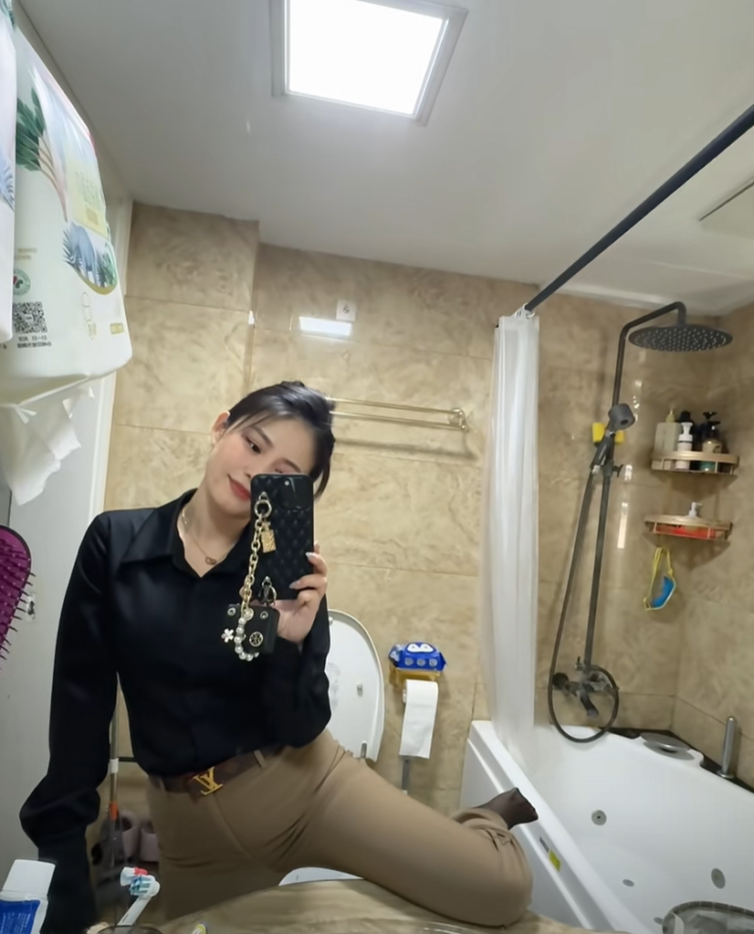 为什么女生都喜欢在洗手间拍照？