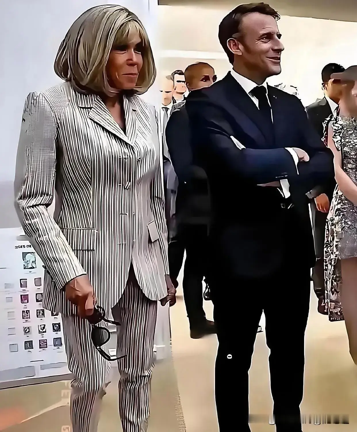 我问老公，马克龙的妻子都72岁了，他为啥不找个22岁年轻漂亮的姑娘呢？老公就白了我一眼，淡淡地说：你