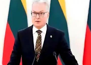 小国豪赌，输了。新加坡前国会议员吴俊曾发文指出：过去四年，中国断绝与立陶宛的外交