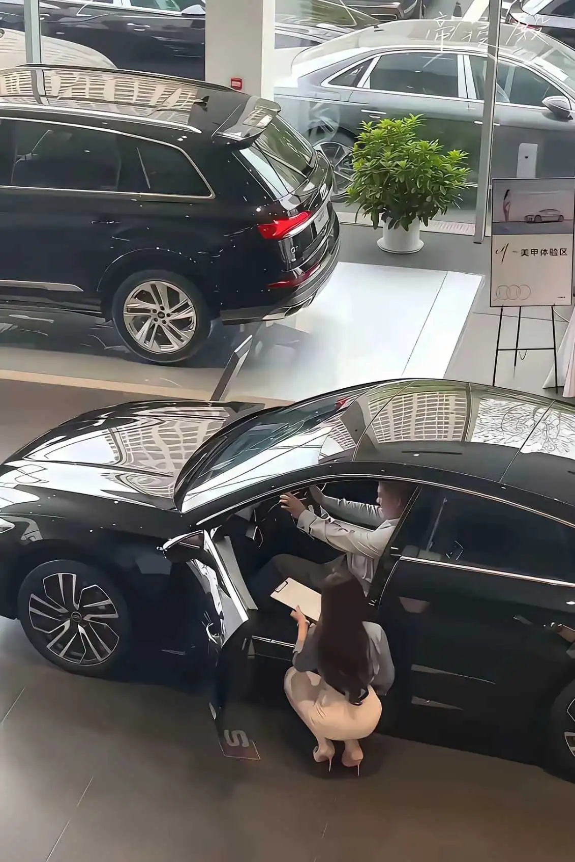 当她蹲下去那一刻，我知道这一单要成了！