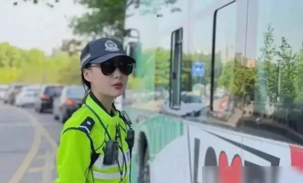 辅警，和协警是否一样?答案:不一样我干过基层管理这行十几年，这两个词天天挂嘴边，但真让人一句话说清区