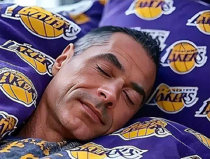 湖人机会来了，随着哈里森被解雇，浓眉可能会被摆上货架，佩林卡是时候出手了！自2