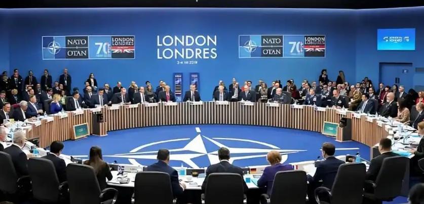 格陵兰协议签了，加拿大被美国包了饺子，防卫大臣还在说“令人鼓舞”9月18日，特